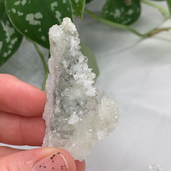 White Celestite cluster 30.4g - Picture 4 of 11